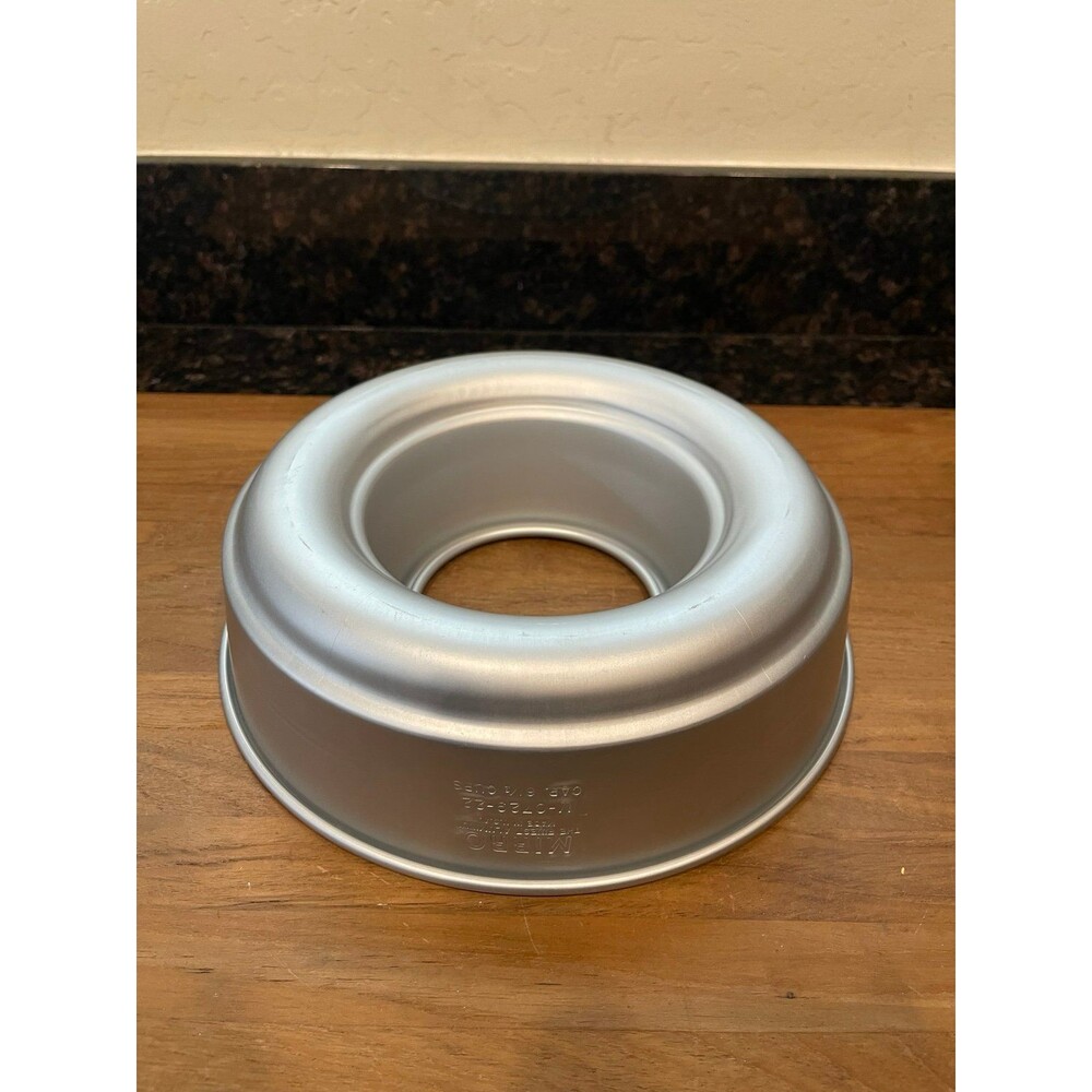 Vintage Mirro Aluminum or Bundt Cake Pan